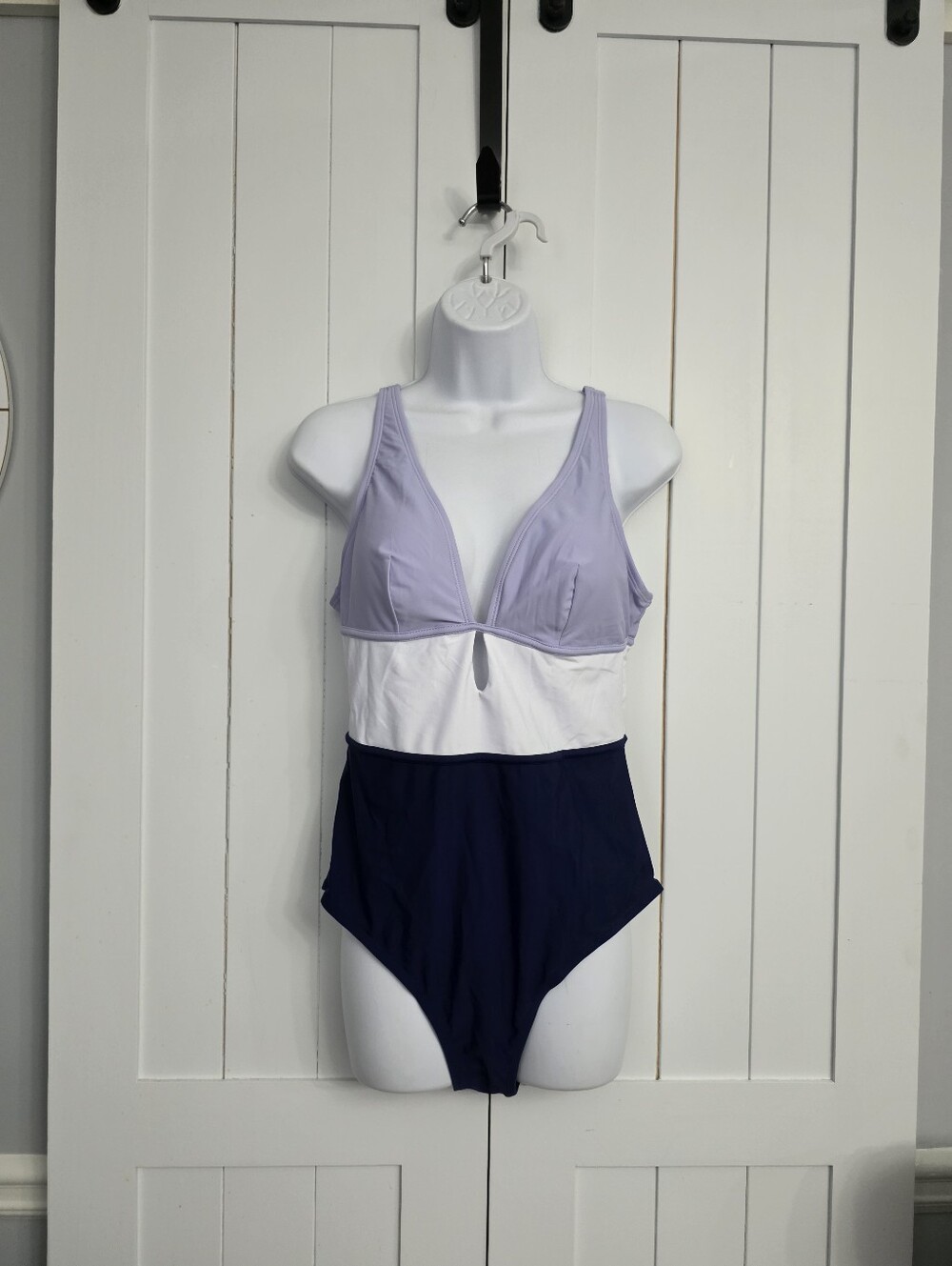 Cupshe Colorblock One-Piece Swimsuit. NEW! DISCLAIMER HAS ONE SNAG ON LEFT SIDE.